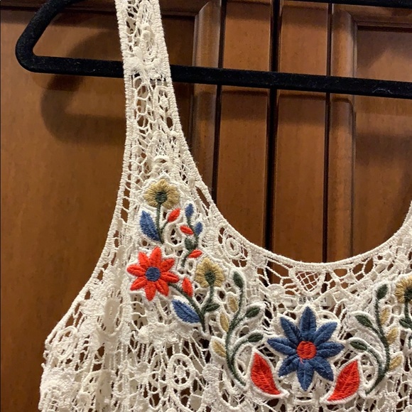 Forever 21 Open knit lace and floral tank top - Picture 3 of 8